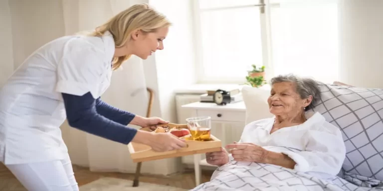 إدارة وقت الوجبات للمسنين